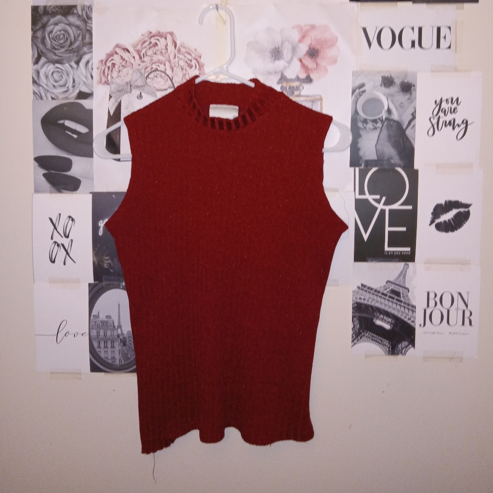 ♡♡Fashion Bug red shiny top.